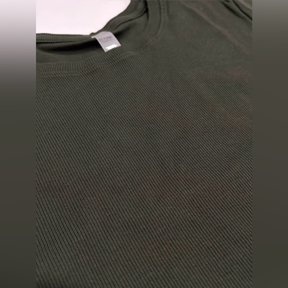 Beyond Yoga Women's Small Rib Baby Tee Olive Ink Dark Green NWT T-Shirt Cropped - Picture 2 of 8